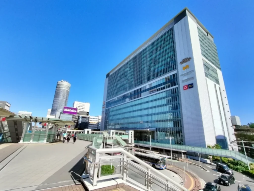 新横浜駅前の風景