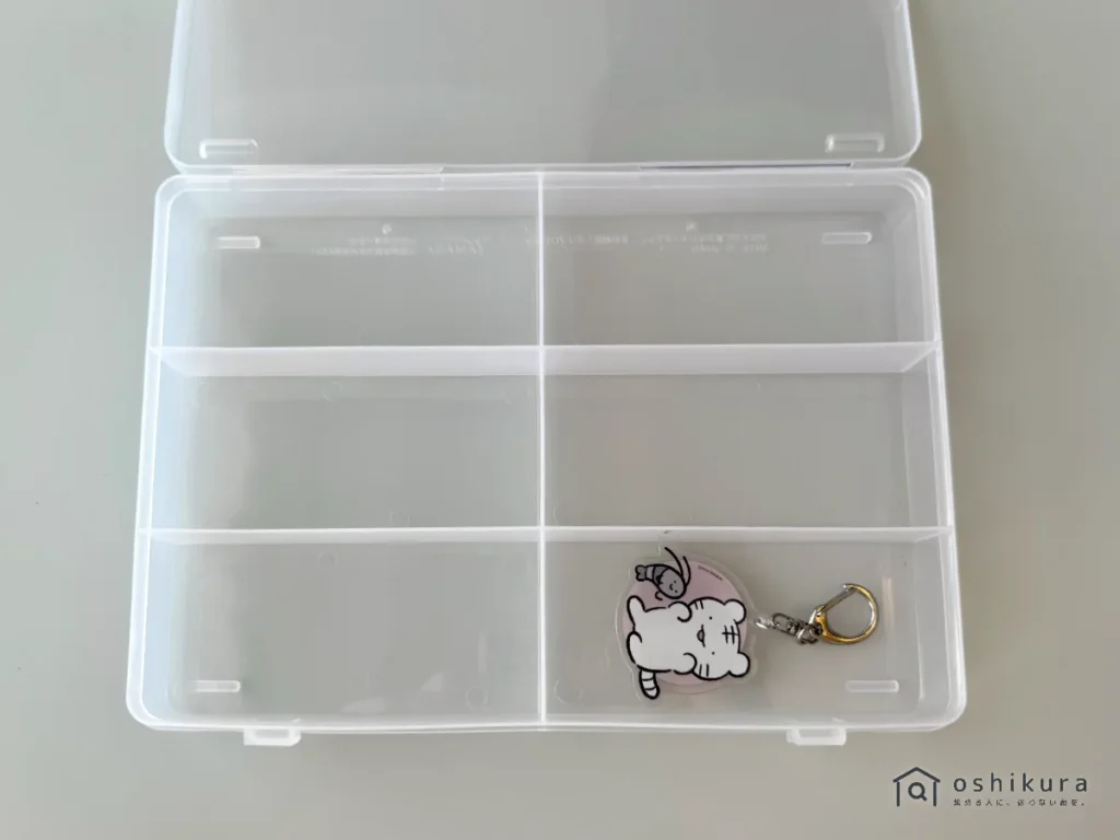 ダイソー SIKIRI 6にアクキーを収納した状態